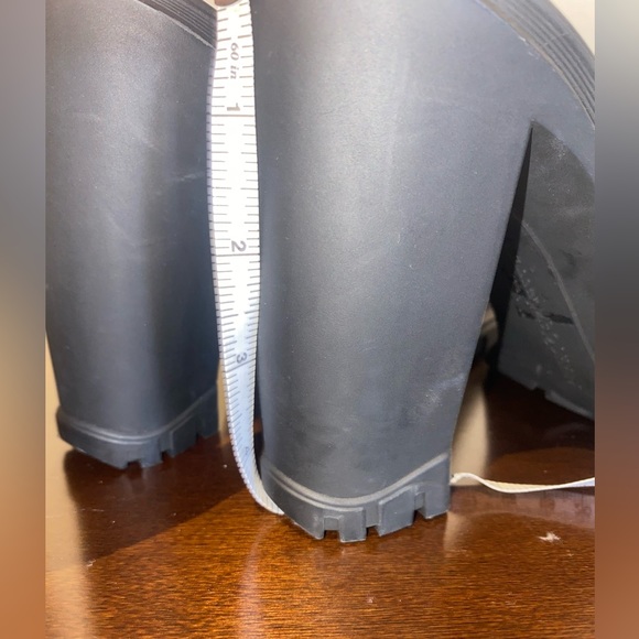 ✨SALEEEE✨ Alexander McQueen Leather Chelsea Block-Heel Booties - Picture 14 of 15